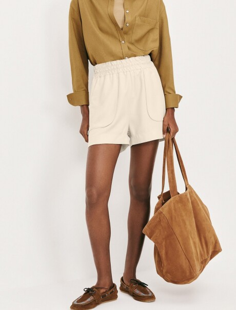 SHORT CON CINTURA ELASTIZADA Y BOLSILLOS SHORTS FEM