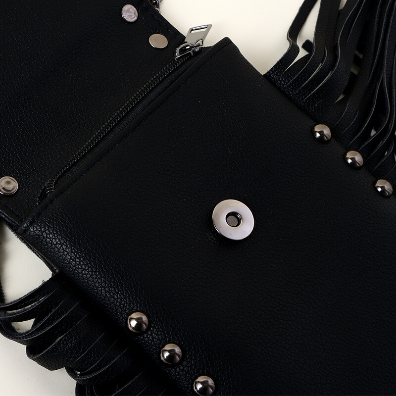 Bolso Bandolera Con Borlas Y Tachuelas - Elegante Bolso Bandolera Con Borlas Y Tachuelas - Elegante