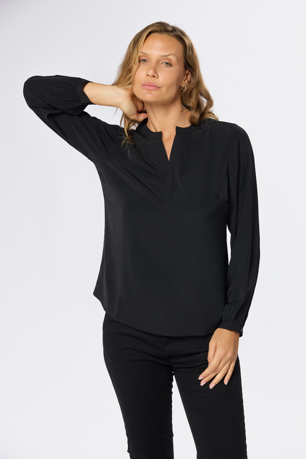 BLUSA CUELLO MAO Negro