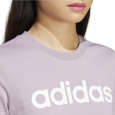 REMERA adidas LOUNGEWEAR ESSENTIALS LOGO AJUSTADA Lavander