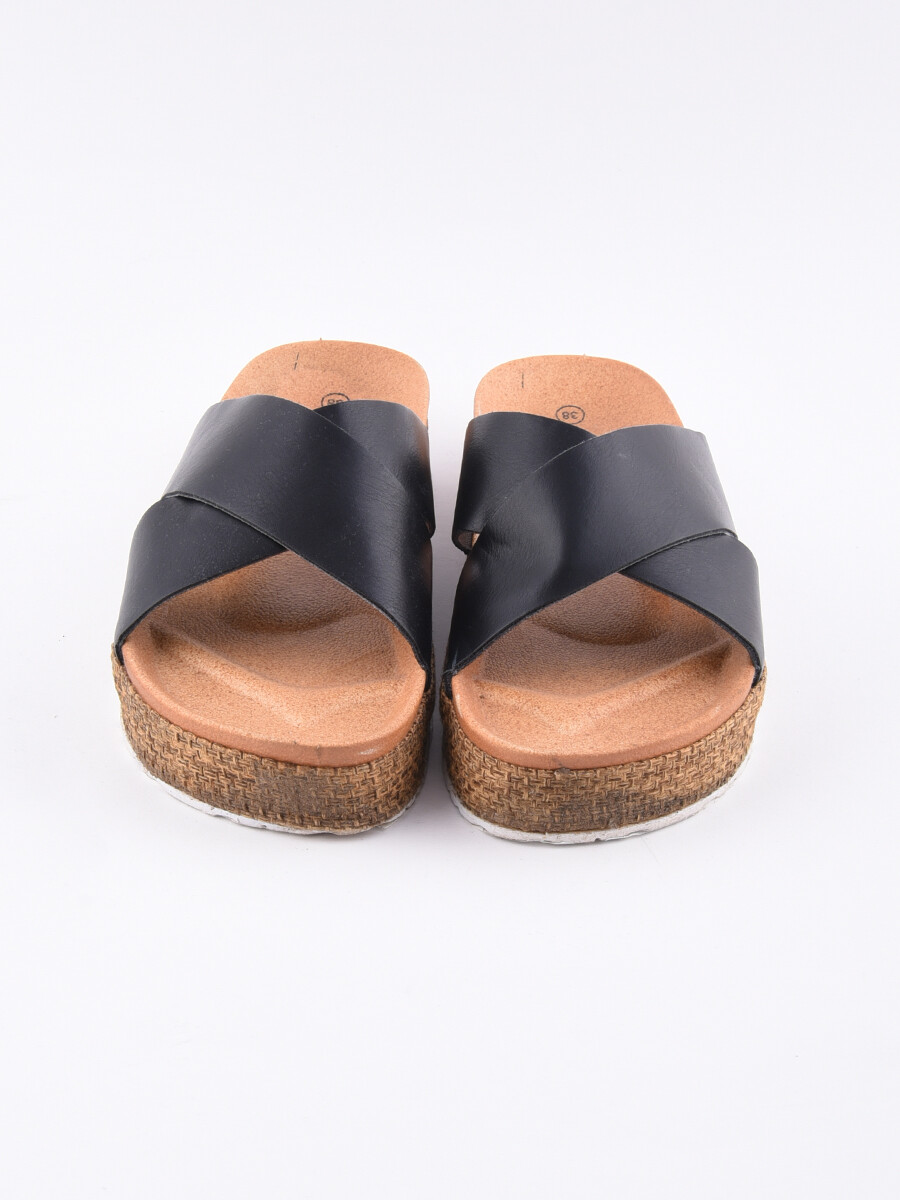 Sandalia con tiras cruzadas - Negro 