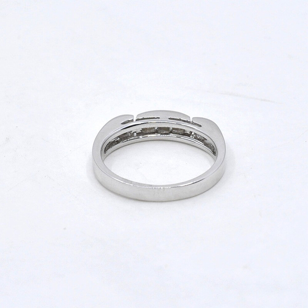 Anillo En Oro 18K Blanco Con Brillantes Anillo En Oro 18K Blanco Con Brillantes