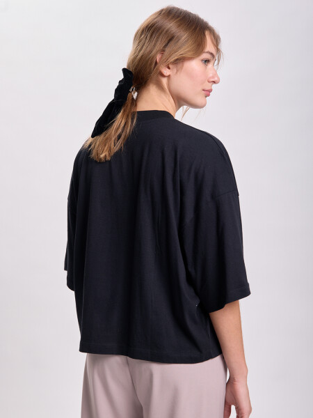 Remera manga 3/4 cuello alto Negro
