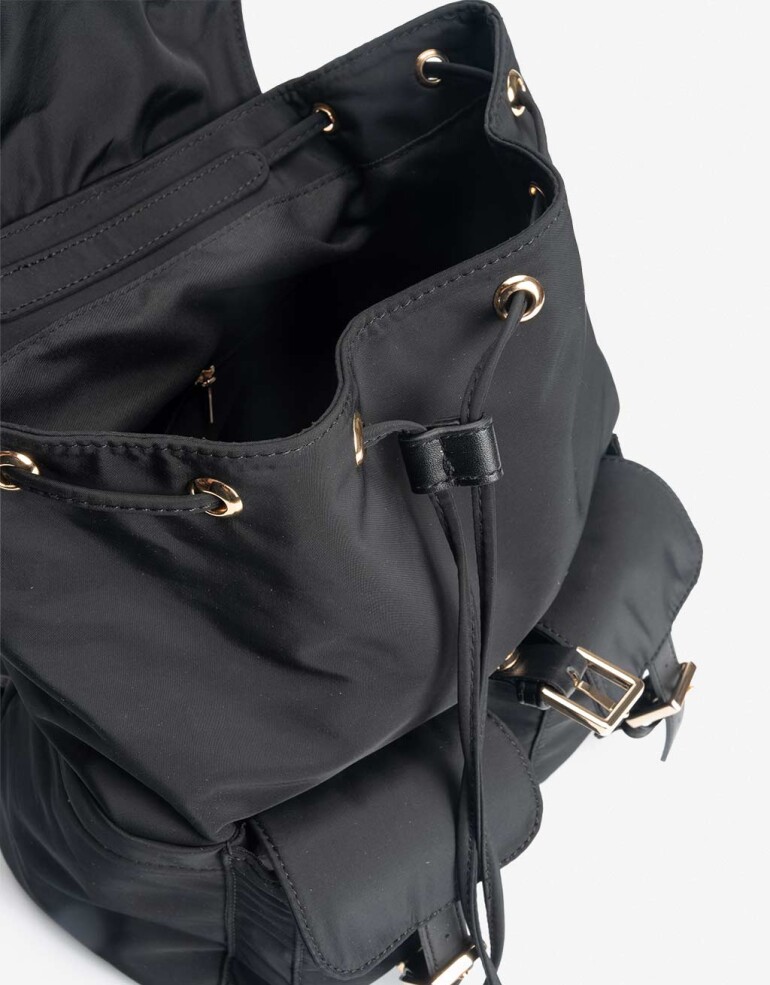 Mochilas Urbanas Mochila Con Solapa Y Bolsillos - Negro