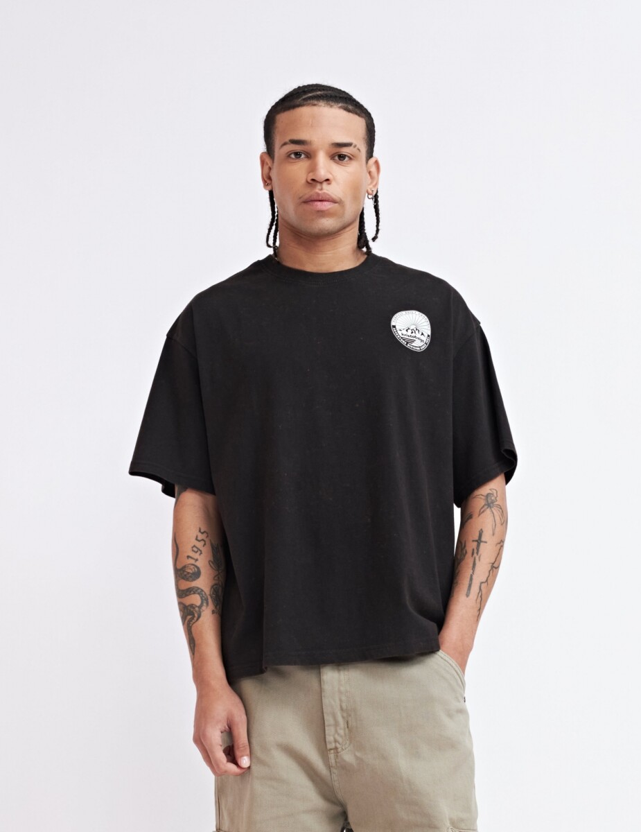 REMERA KHAN - NEGRO 