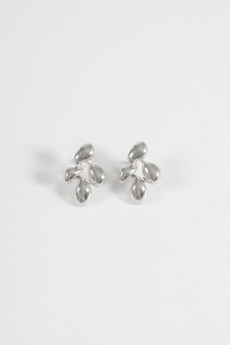 Caravanas flor metal plateado