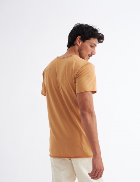 Remera básica Calt Camel