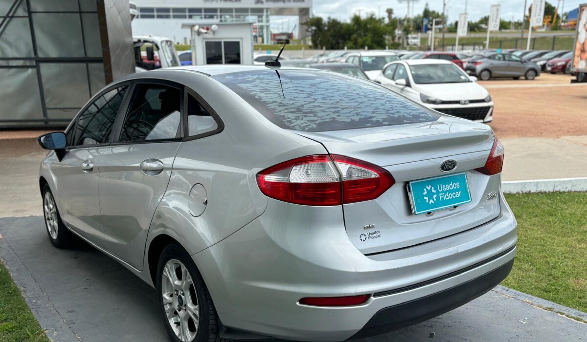 Ford Fiesta Sedan SE MT - 2014 Ford Fiesta Sedan SE MT - 2014