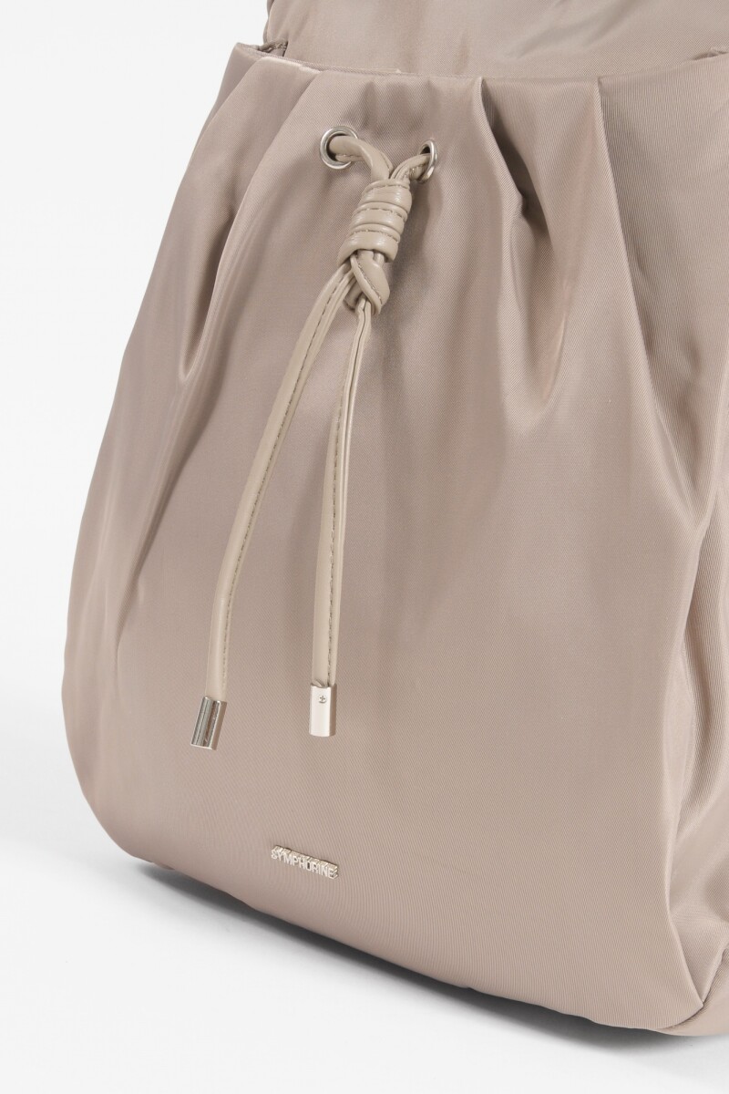 Mochila con cordón y bolsillo topo