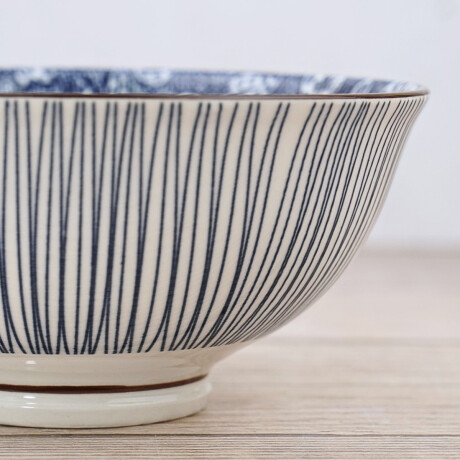 Bowl de ceramica con diseño interior y exterior Bowl de ceramica con diseño interior y exterior