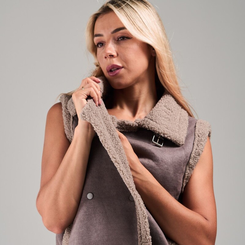 Chaleco con sherpa Slowly Grey