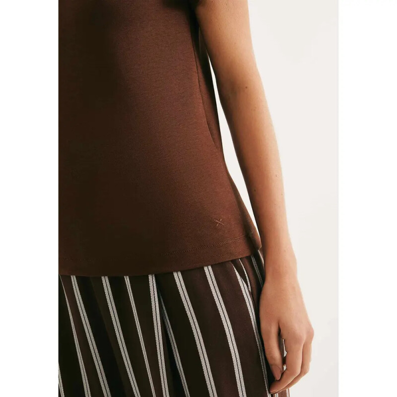 CAMISETA MM FEM MARROM ESCURO