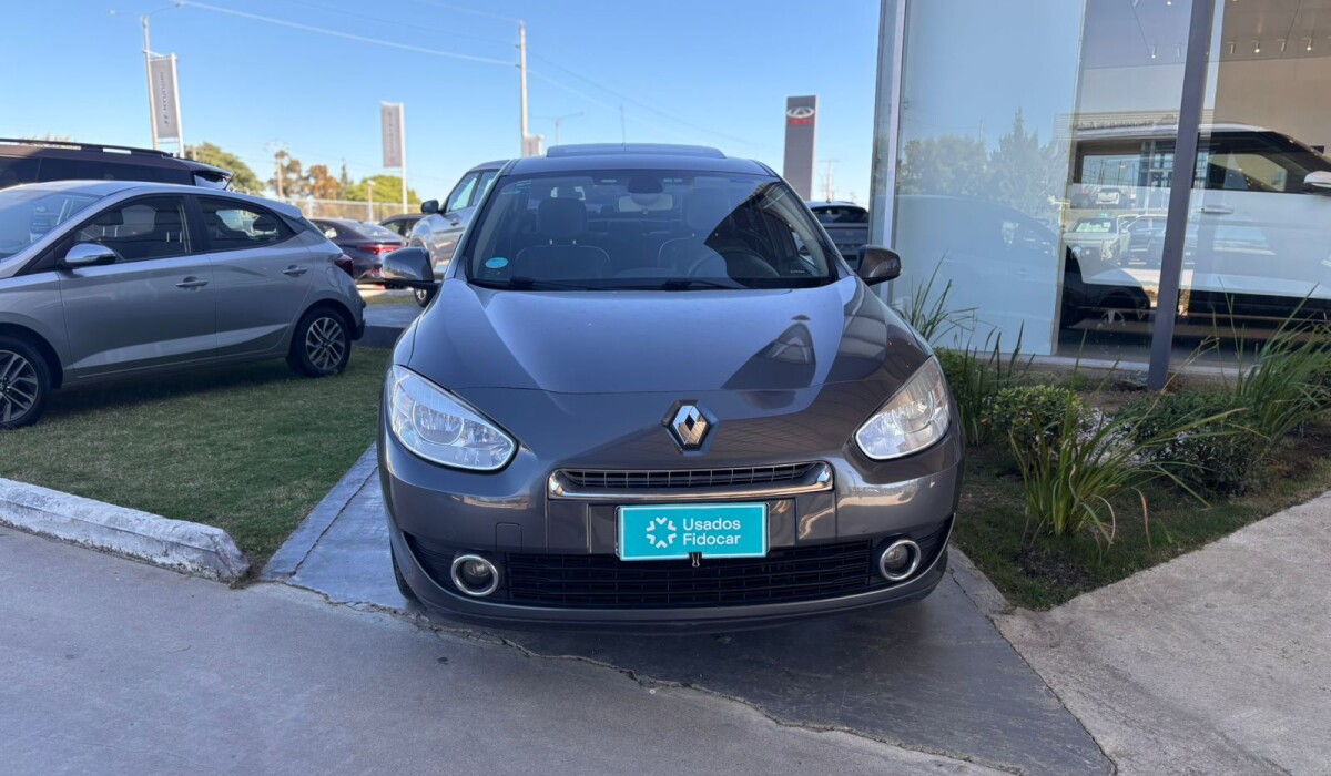 Renault Fluence Dynamique AT - 2011 Renault Fluence Dynamique AT - 2011