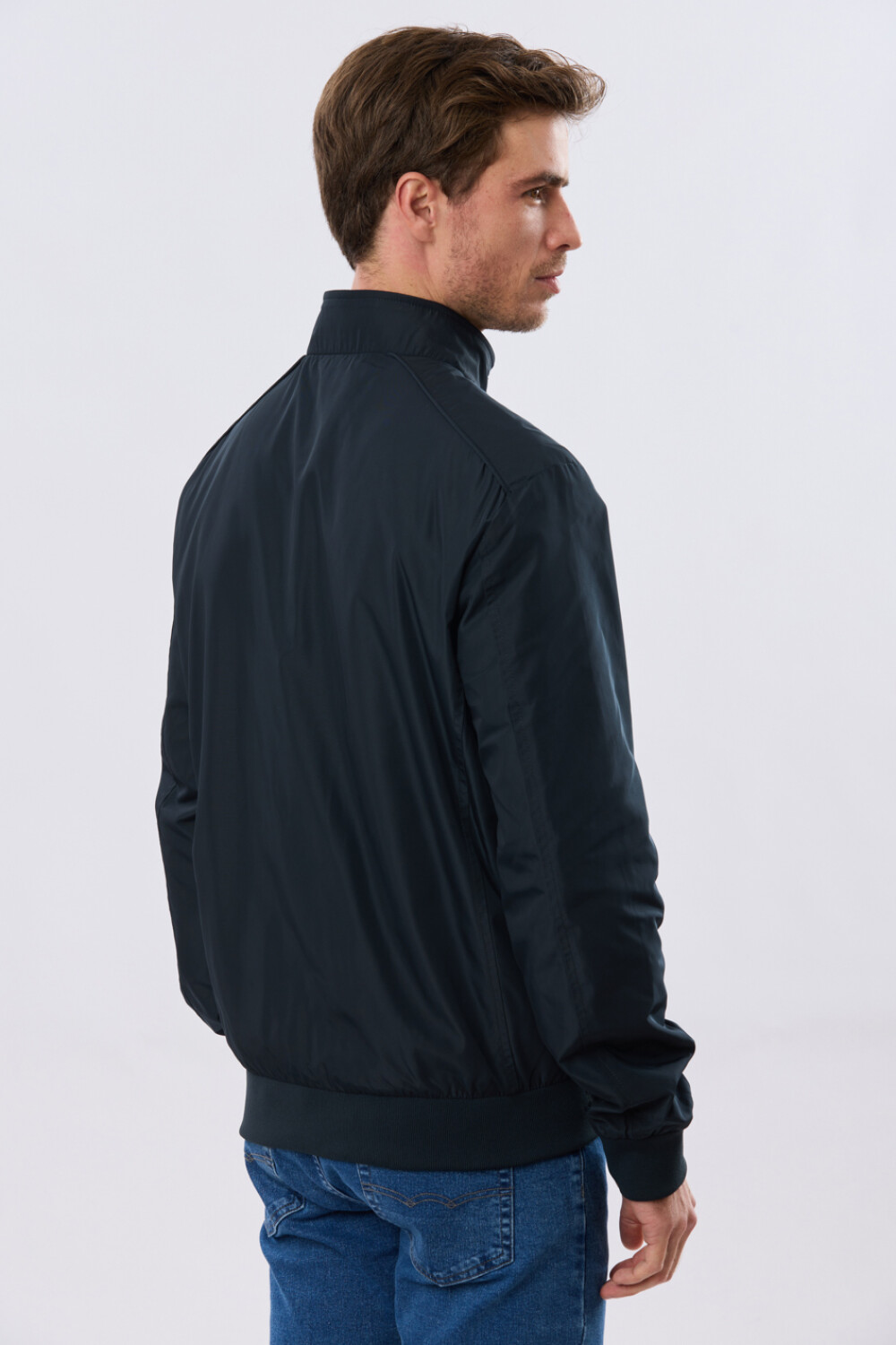 CAMPERA LIVIANA DE NYLON Azul