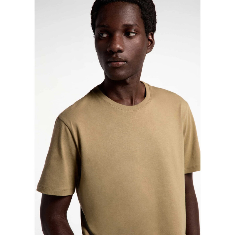 CAMISETA MM MASC OLIVA ESCURO