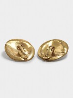 Pendientes Redondos Con Relieve dorado
