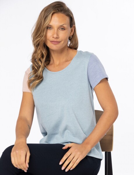 REMERA BLOQUE DE COLOR Celeste