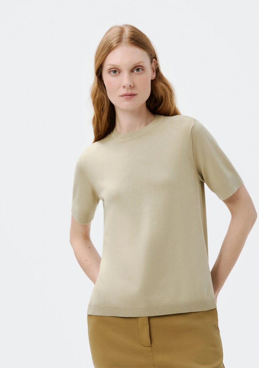 BLUSA DE MANAGA CORTA EN VISCOSA - BEIGE 