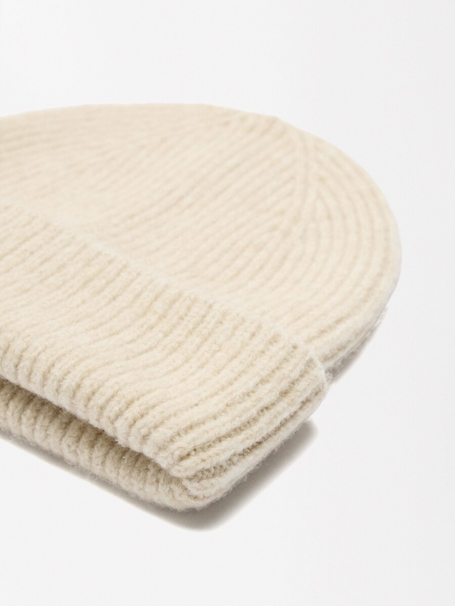 Gorro Canalado Con Dobladillo crudo