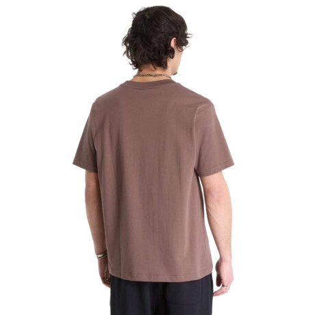 Remera New Balance Athletics Marrón