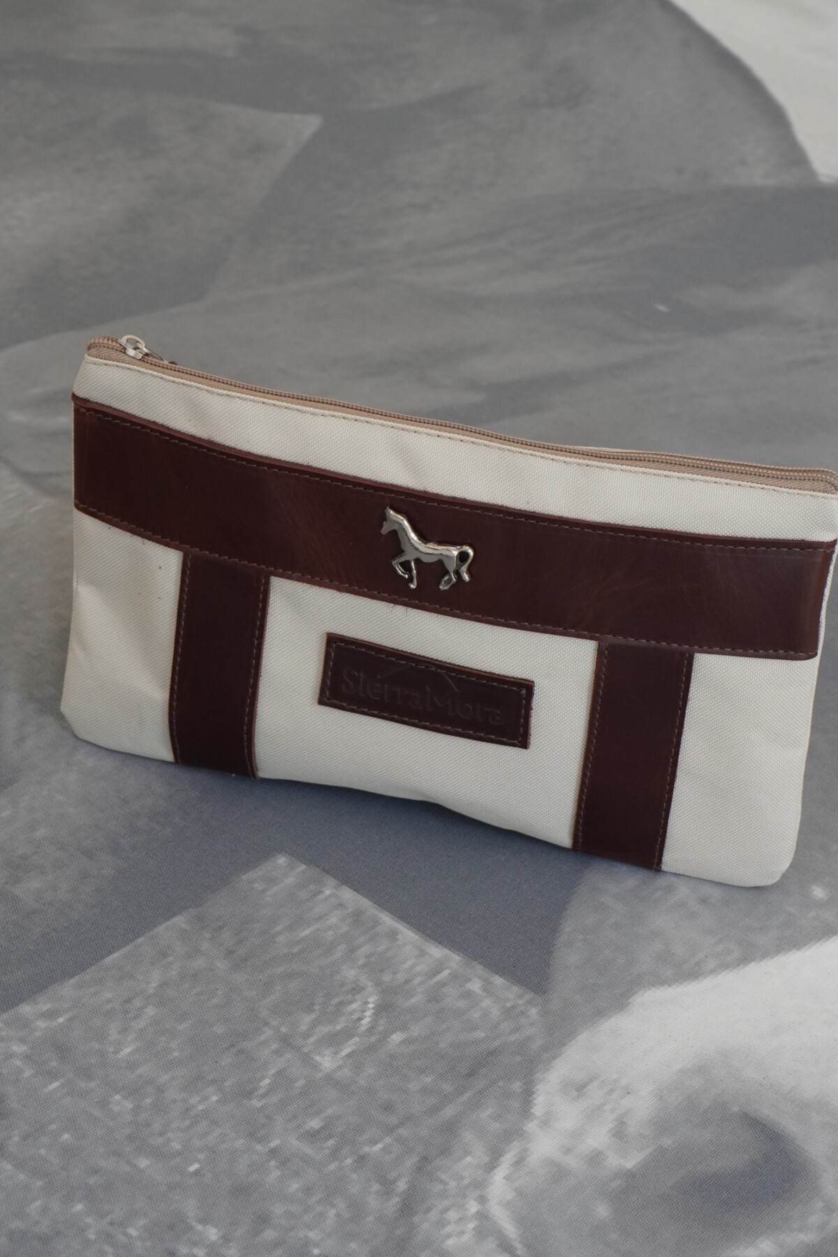 Sobre Cartuchera Mustang Chocolate / Hielo