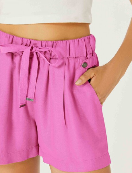 SHORT CON LAZO ROSADO