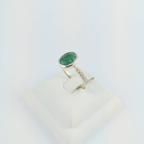 Anillo de plata 925, circonias incrustadas, Esmeralda natural y circonias. Anillo de plata 925, circonias incrustadas, Esmeralda natural y circonias.