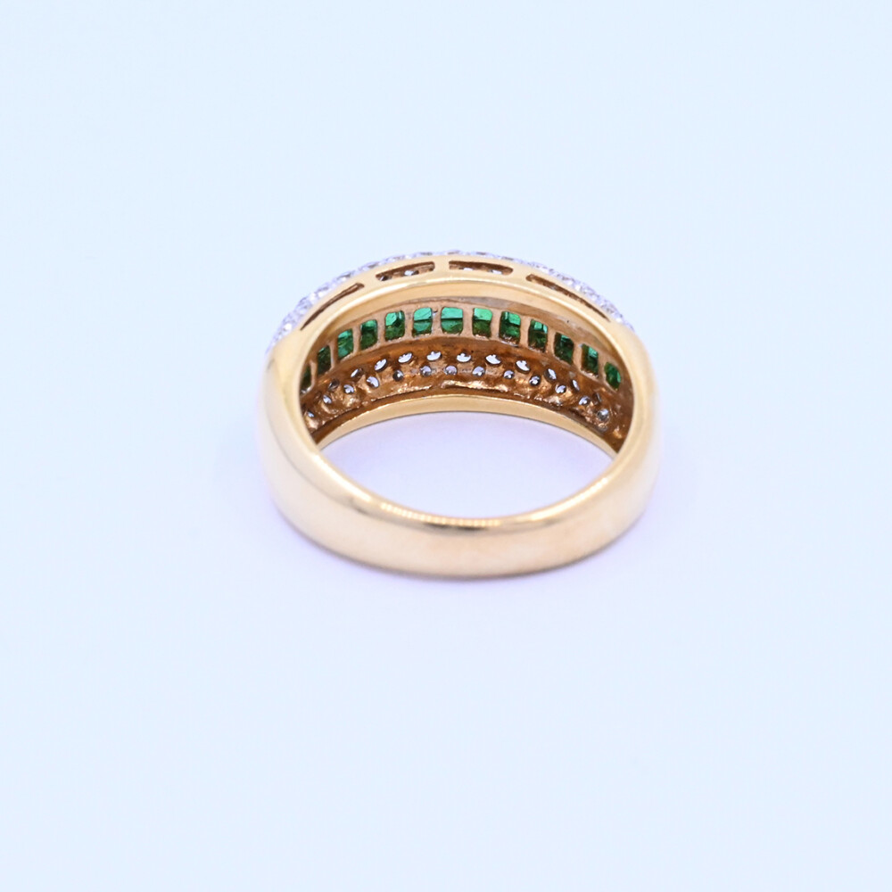 Anillo oro 18k con brillantes y esmeraldas. Anillo oro 18k con brillantes y esmeraldas.