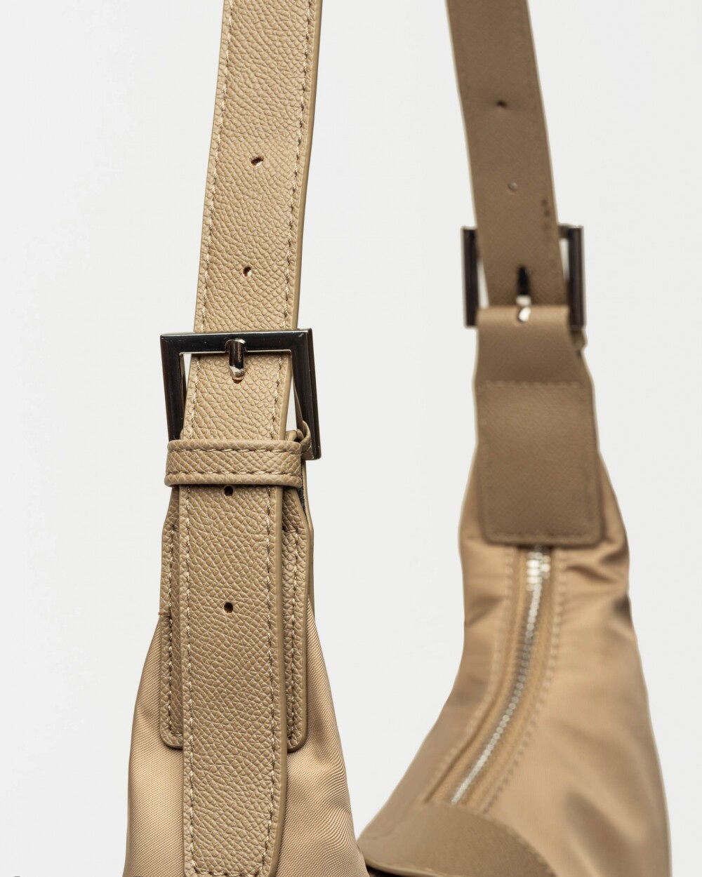 Bolso Signature en nylon Taupe
