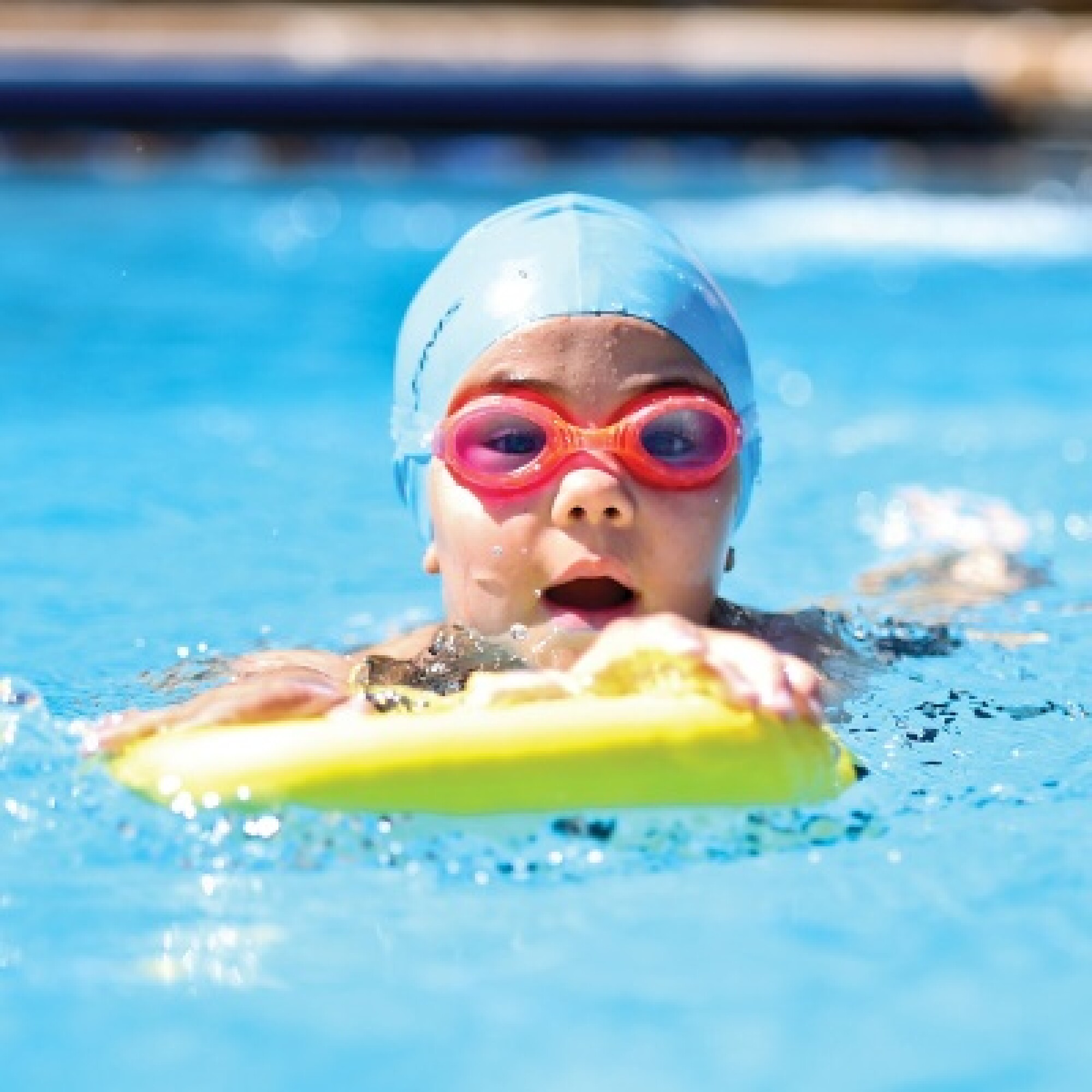 Finis Foam Kickboard Jr Construye Fuerza de Piernas y Mejora