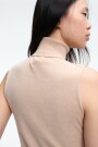 TOP SIN MANGAS Beige