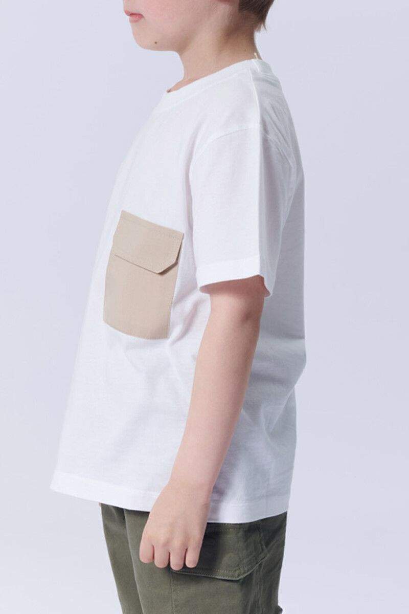 Remera con bolsillo contraste Blanco Y Tostado
