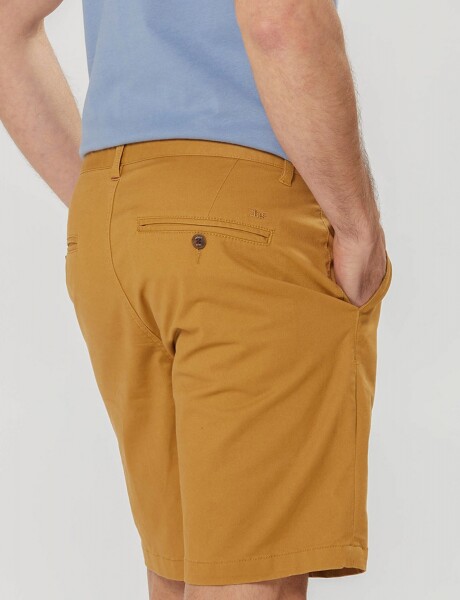 BERMUDA CLÁSICA CON SPANDEX Mostaza