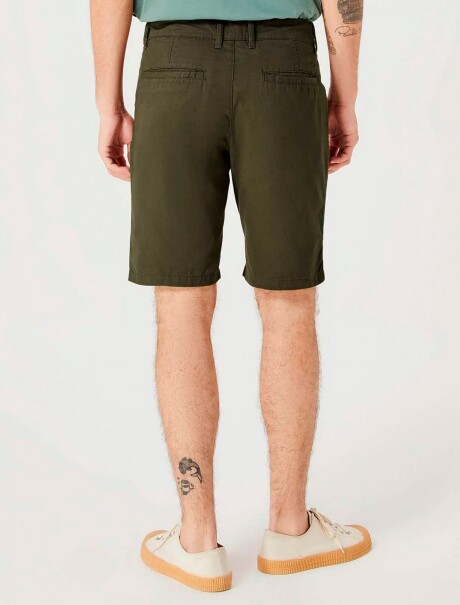 BERMUDA RECTA ESTILO CHINO EN LINO VERDE
