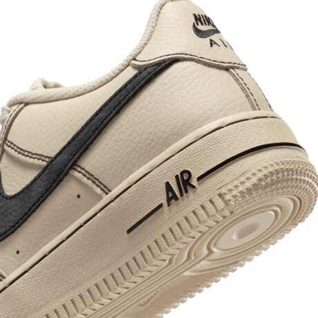 NIKE AIR FORCE 1 LV8 Beige