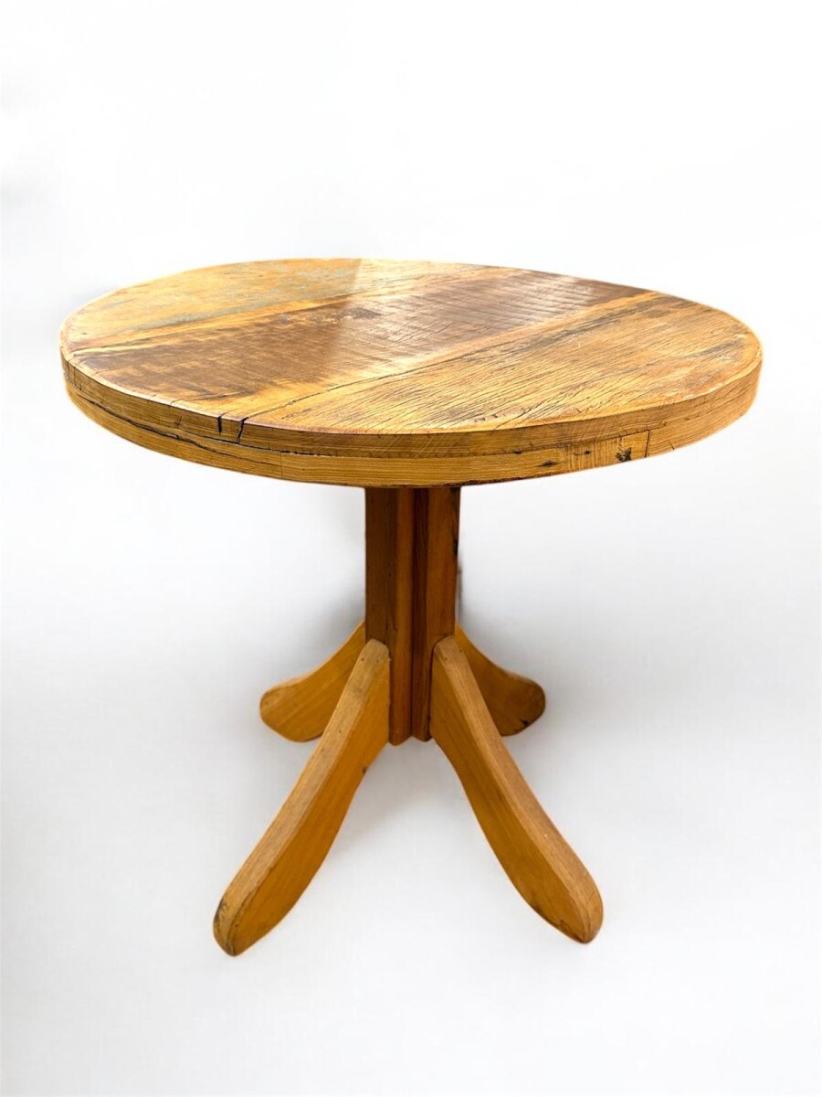 Mesa auxiliar indonesa 