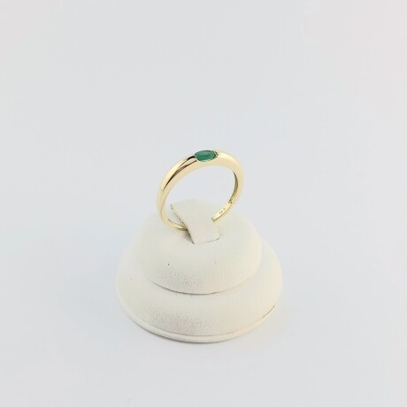 Anillo de oro 9 ktes con Esmeralda. Anillo de oro 9 ktes con Esmeralda.