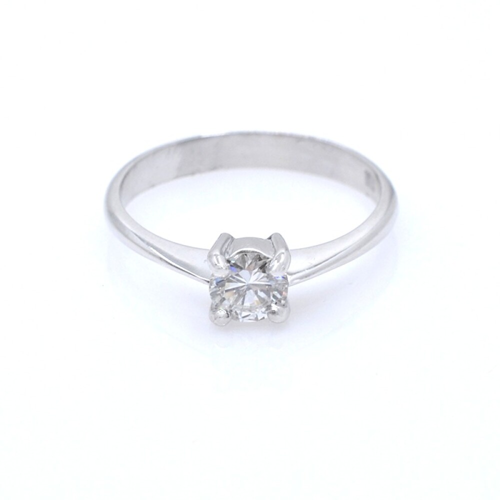 Anillo en oro 18k blanco y brillante. Anillo en oro 18k blanco y brillante.