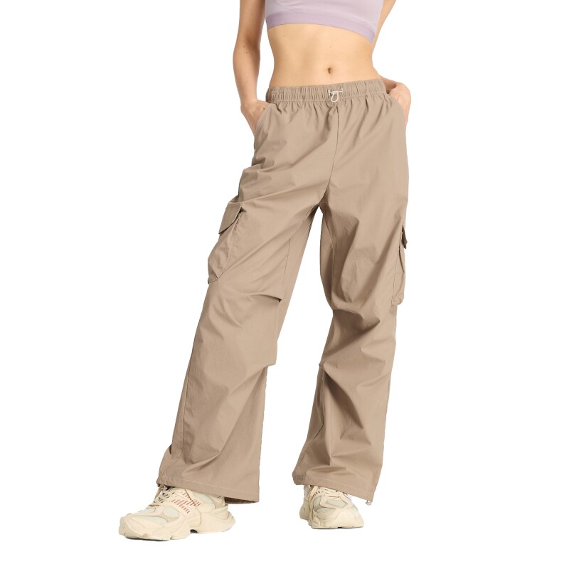 Pantalón New Balance de Dama - NYLON CARGO - WP43534LMR LTMUSHRM
