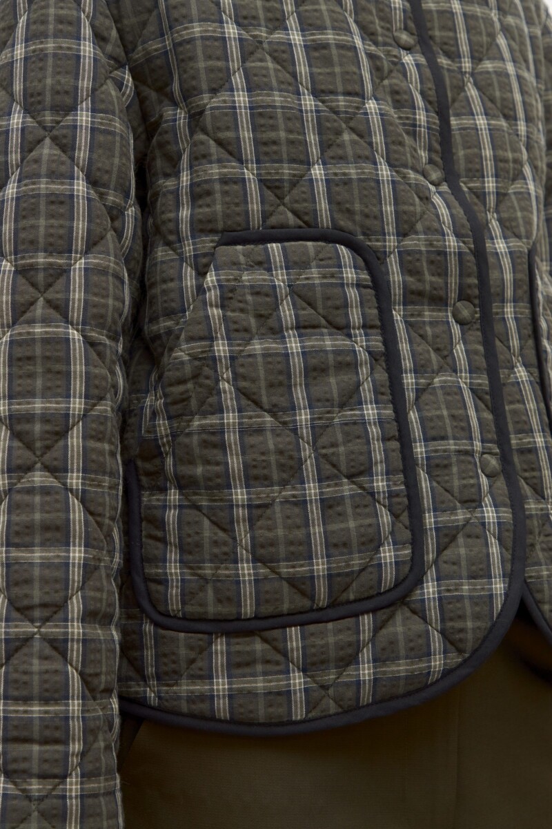 Campera larga capitoneada cuello pana verde oliva