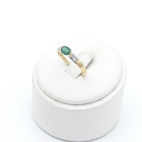 Anillo de oro 10 ktes con circonia y esmeralda. Anillo de oro 10 ktes con circonia y esmeralda.