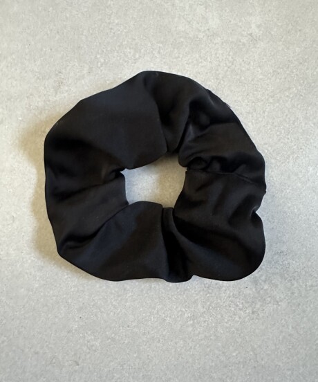 SCRUNCHIE SATIN NEGRO