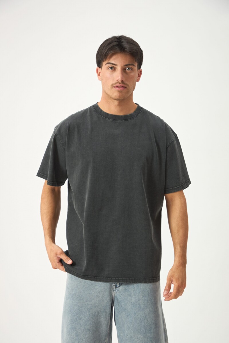 REMERA STONE WASH - NEGRO 