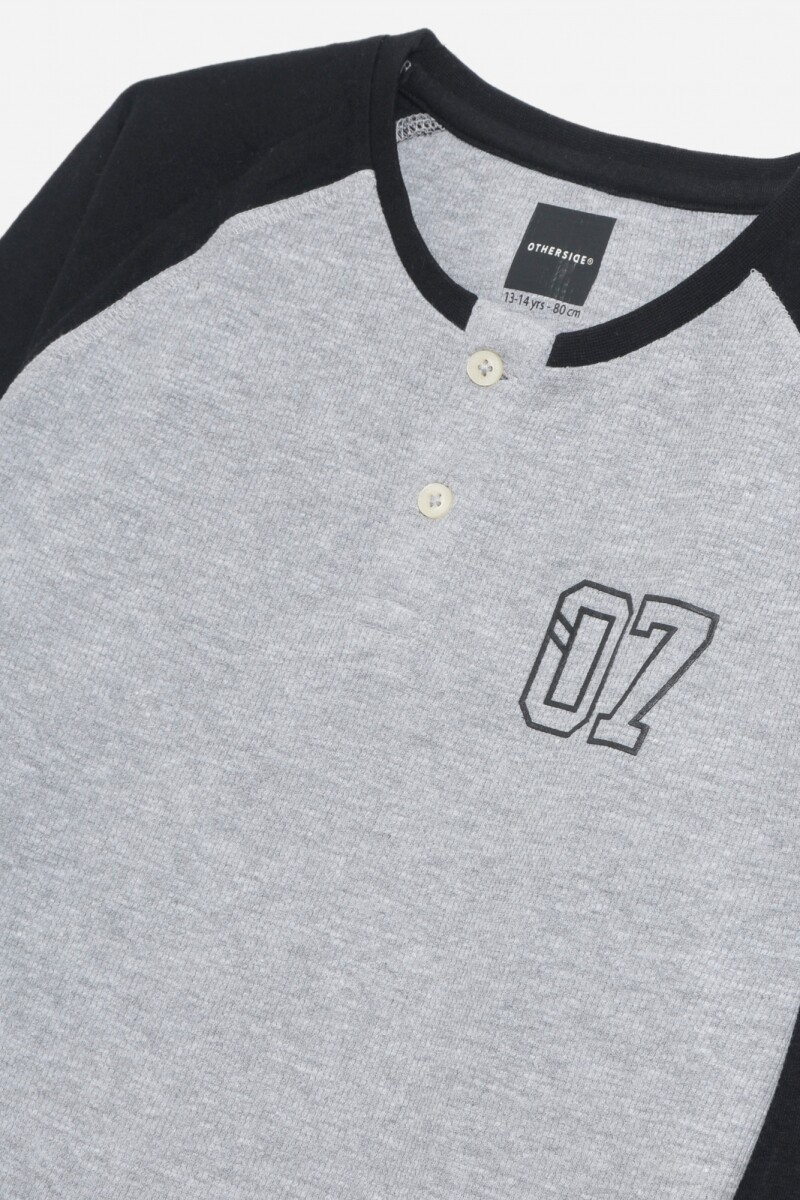 Remera m/l manga ranglán GRIS