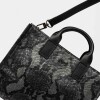 Cartera de Mano Capri En Cuero Grabado Snake Metalizado Gris