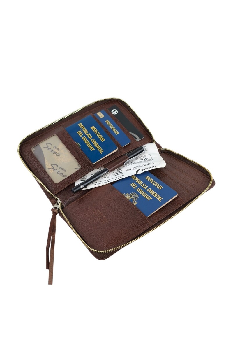 Porta pasaporte y documentos de viaje Marrón