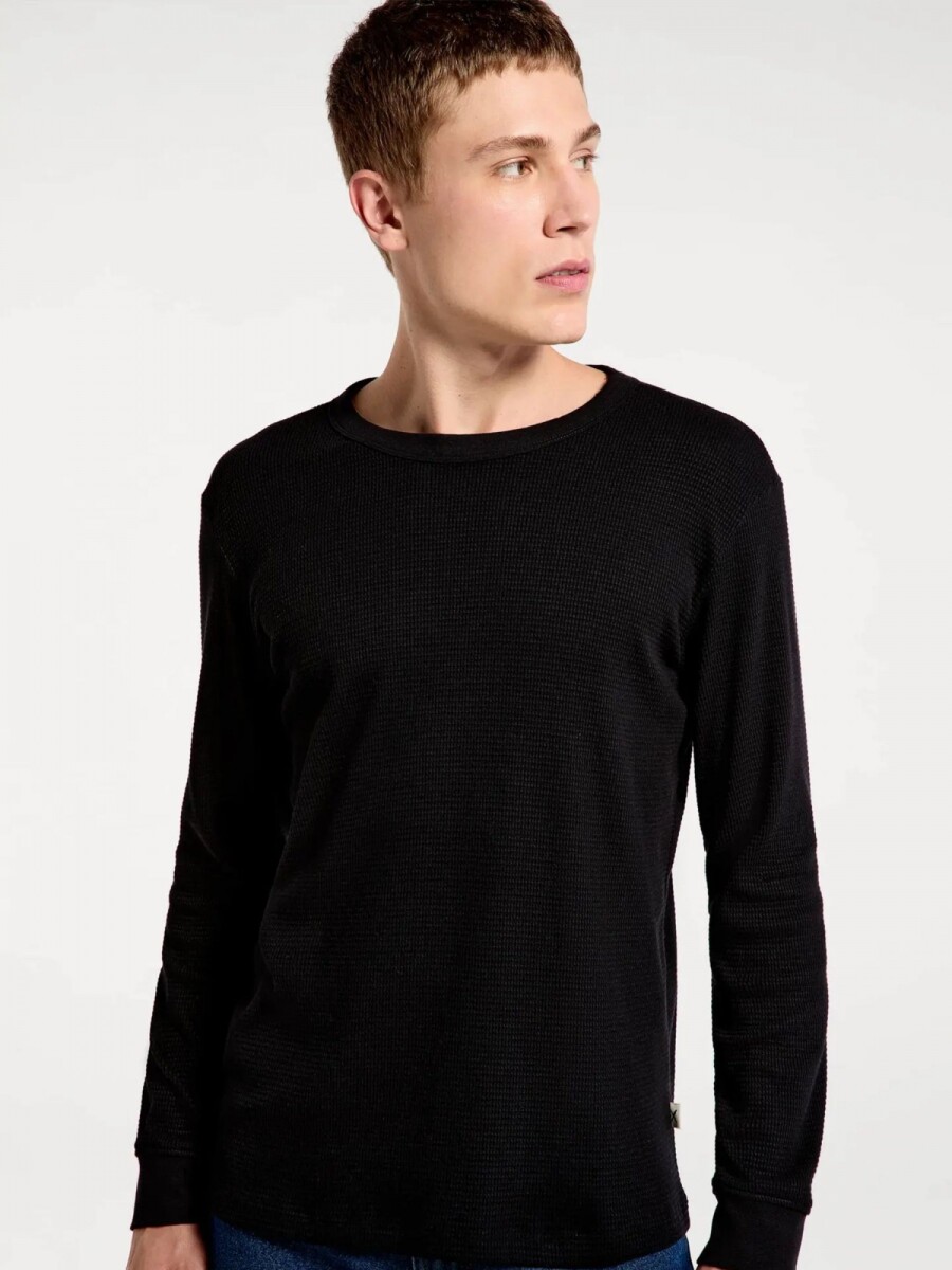 CAMISETA TÉRMICA MODELO REGULAR - NEGRO 