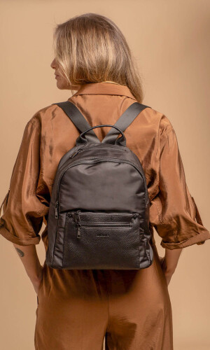 MOCHILA ORQUIDEA NEGRO