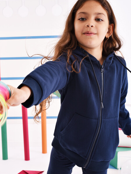 CAMPERA DEPORTIVA CON CIERRE AZUL