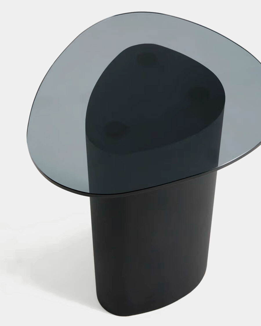 Mesa auxiliar Olir de vidrio templado y acero negro 48 x 46,8 cm